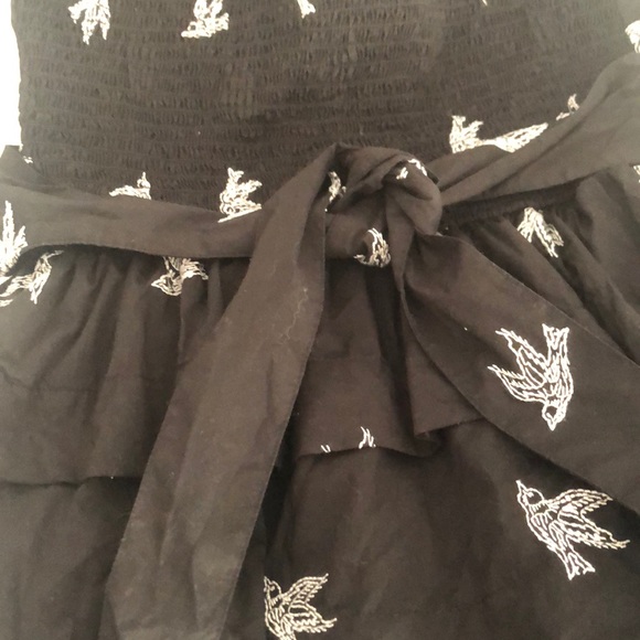 SOLD! 🦢 🌸 Bird embroidered halter top - Picture 2 of 9